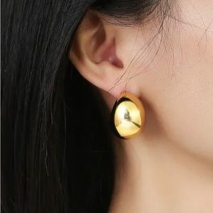 Brand new 18k gold plated fashion bean hoop earrings, gold and silver color.